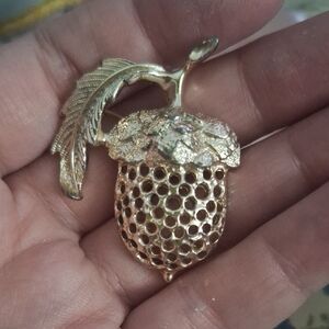 Sarah Coventry Acorn Autumn Brooch